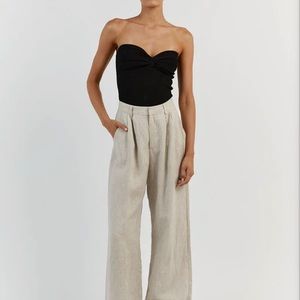 Twisted knit strapless top